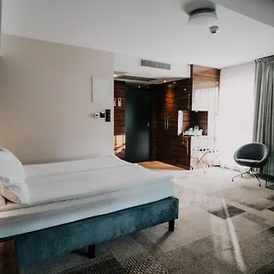 Q Grand Cru Hotel
